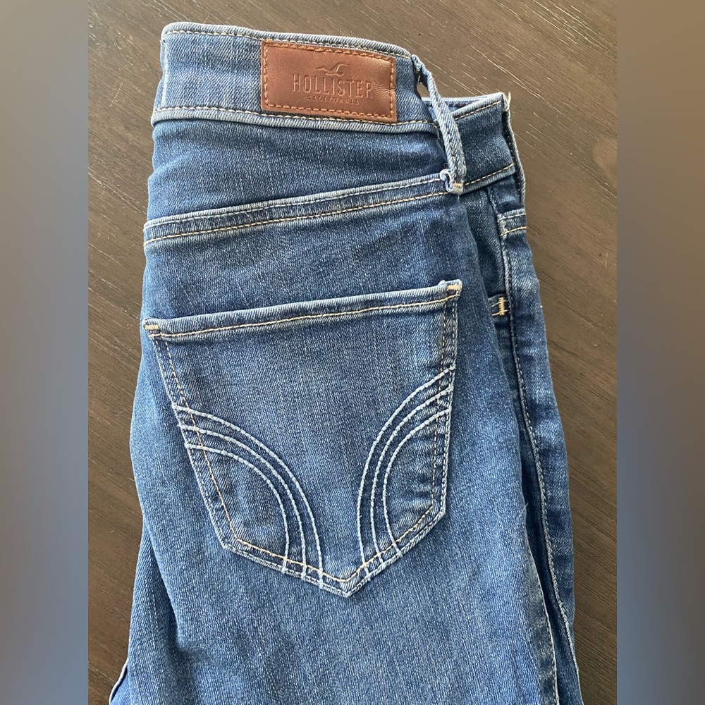 Hollister Jeans adorable! Size 1R